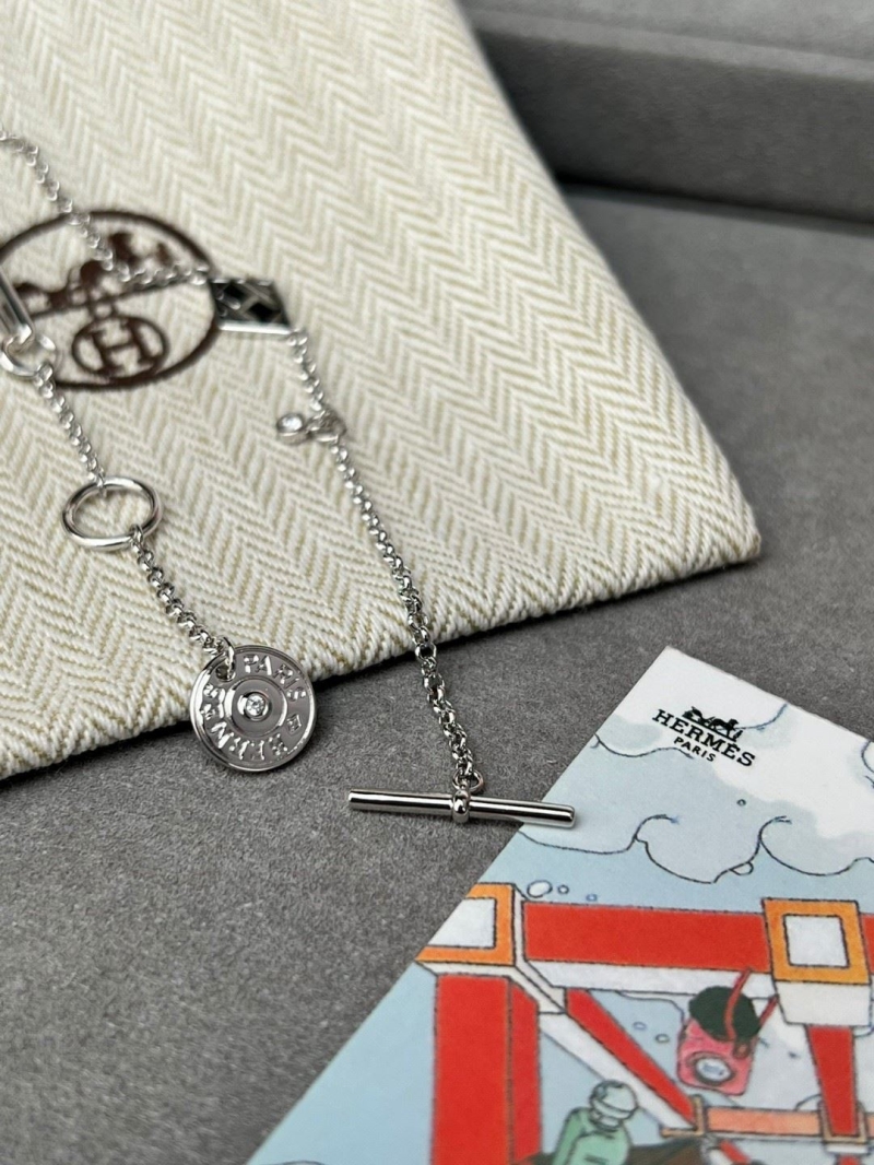 H**me5 necklaces